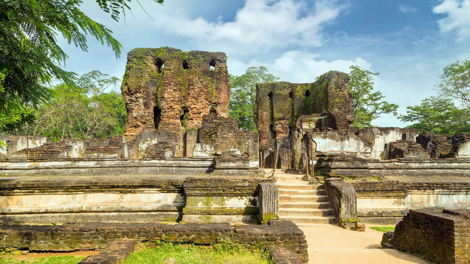 Royal-Palace-of-King-Parakramabahu-in-the-world-heritage-city-Polonnaruwa-Sri-Lanka