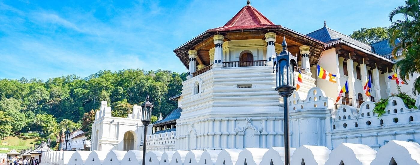 Temple-of-the-Sacred-Tooth-Relic-Kandy-Sri-Lanka-min